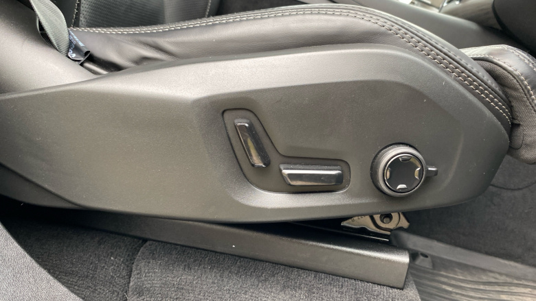 Volvo XC90 2.0 B6P Ultimate Dark 5dr AWD Geartronic Petrol Estate